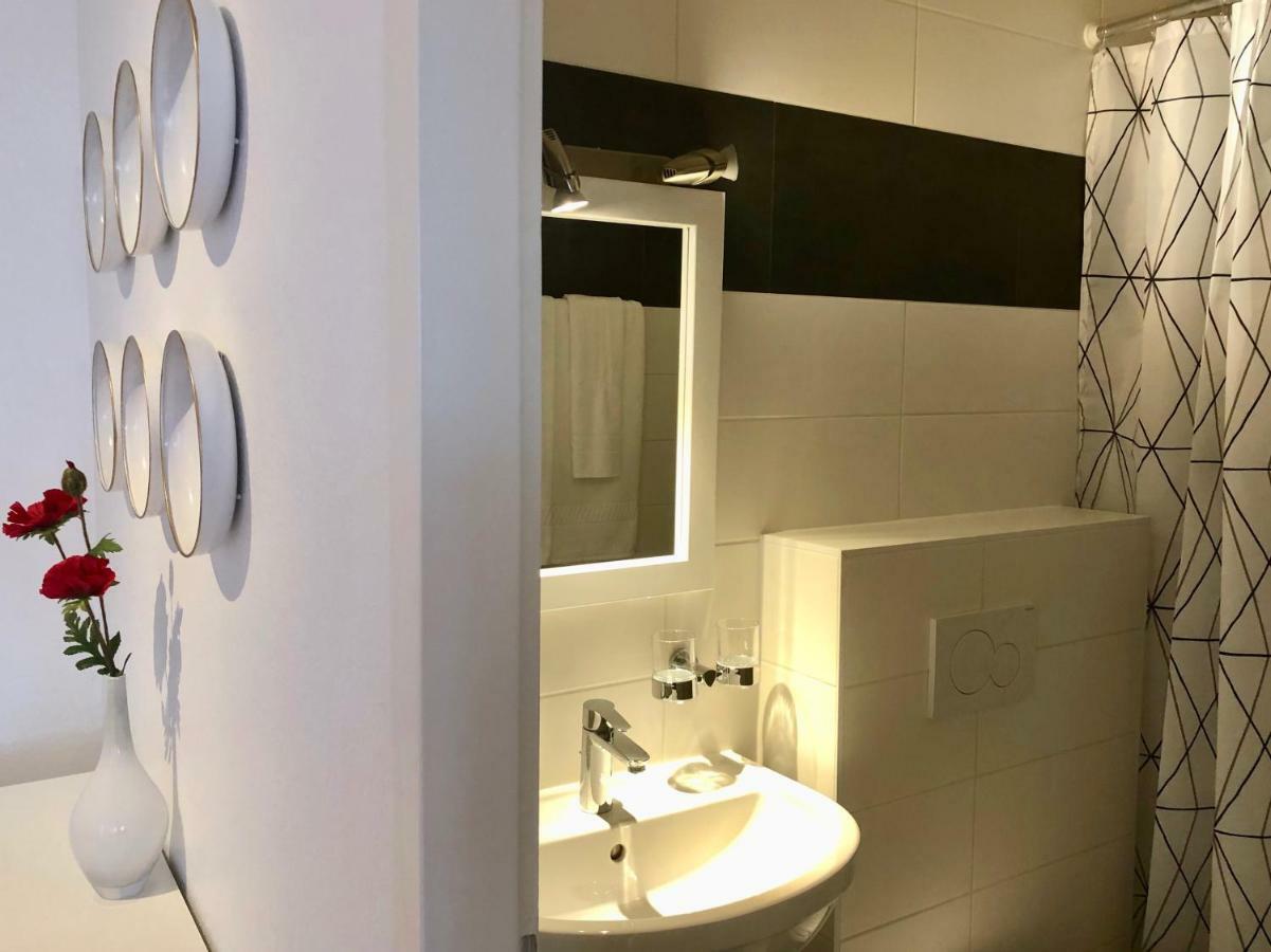 Geneva Cosy Apartment Luaran gambar